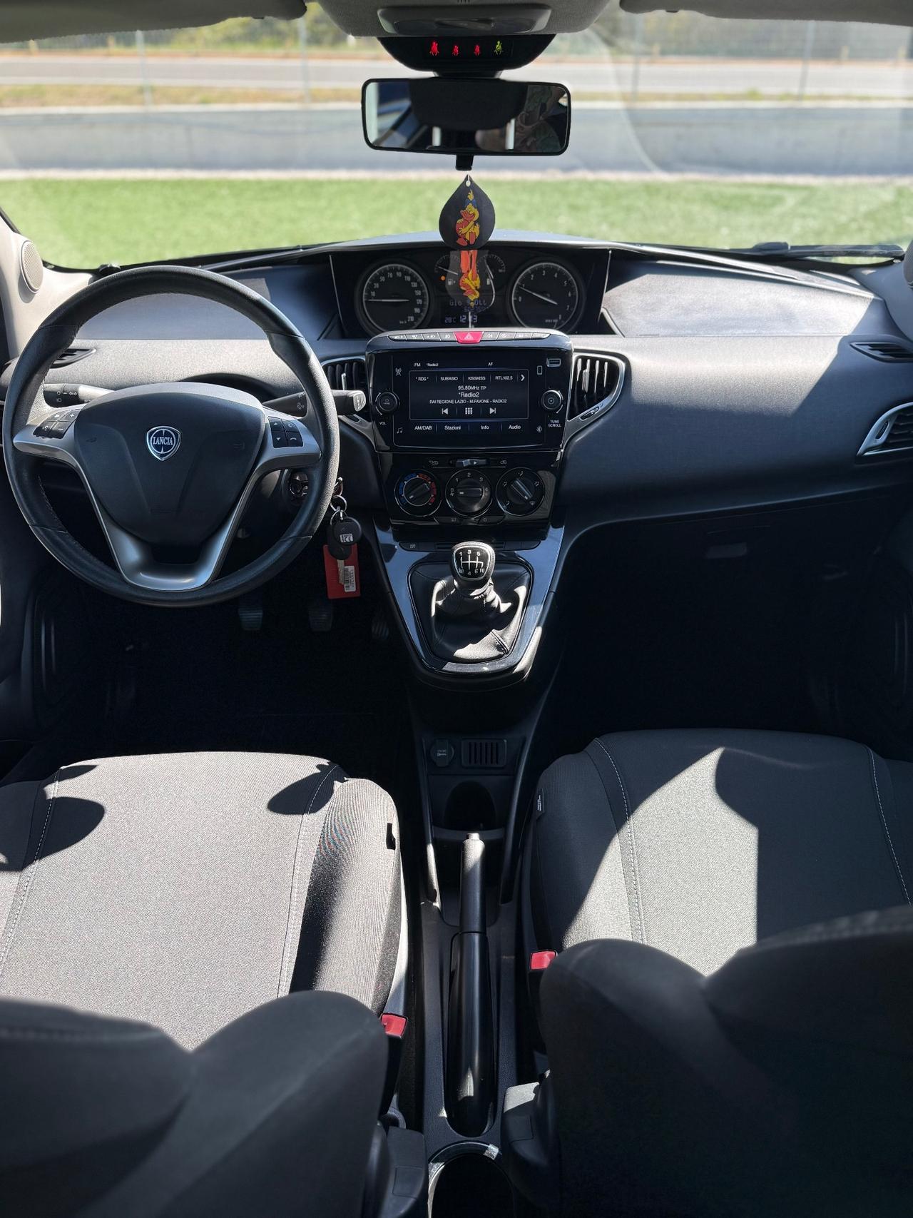 Lancia Ypsilon 1.0 5 porte Hybrid Gold