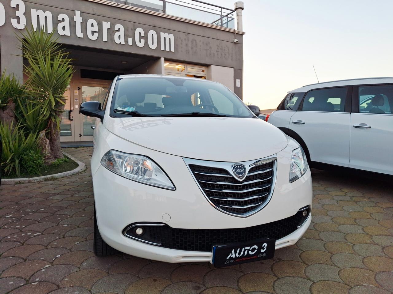 Lancia Ypsilon 1.2 69 CV 5 porte GPL Ecochic Silver