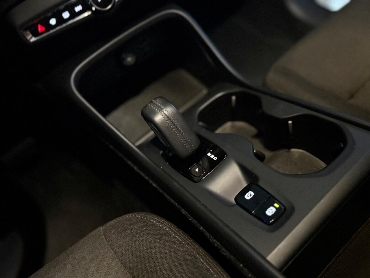 Volvo XC40 T3 Geartronic R-design PARI AL NUOVO