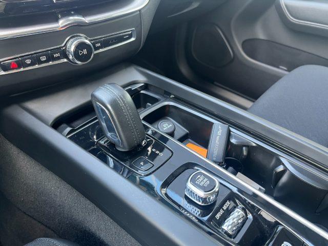 VOLVO XC60 B4 AWD GEARTRONIC 197CV MOMENTUM PRO