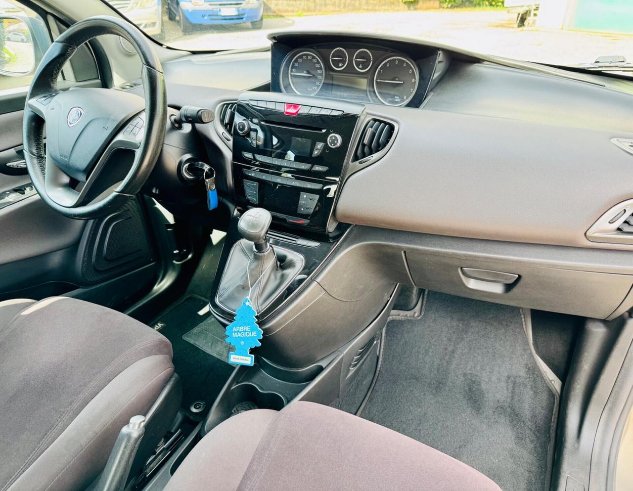 Lancia Ypsilon 0.9 TwinAir 85 CV Cambio Automatico