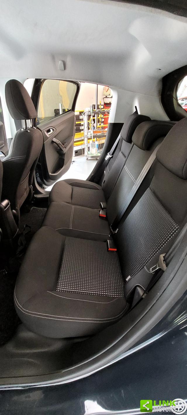 PEUGEOT 208 allure
