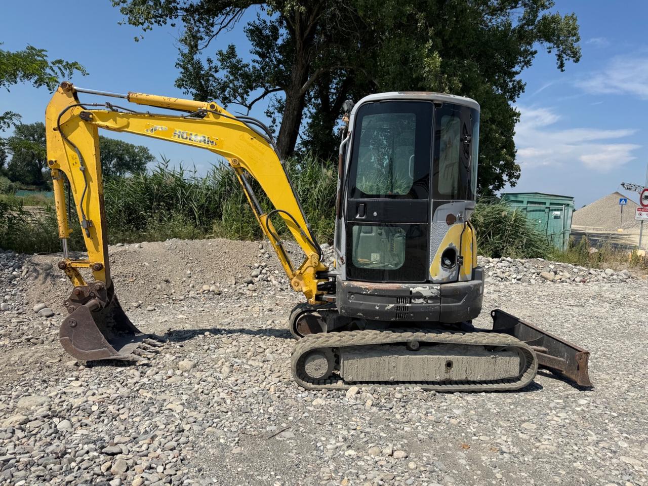 New Holland E 35.2