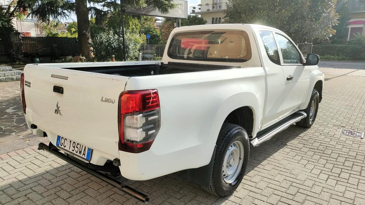 Mitsubishi L200 2.3 D Club Cab 4x4 Super Select Intense