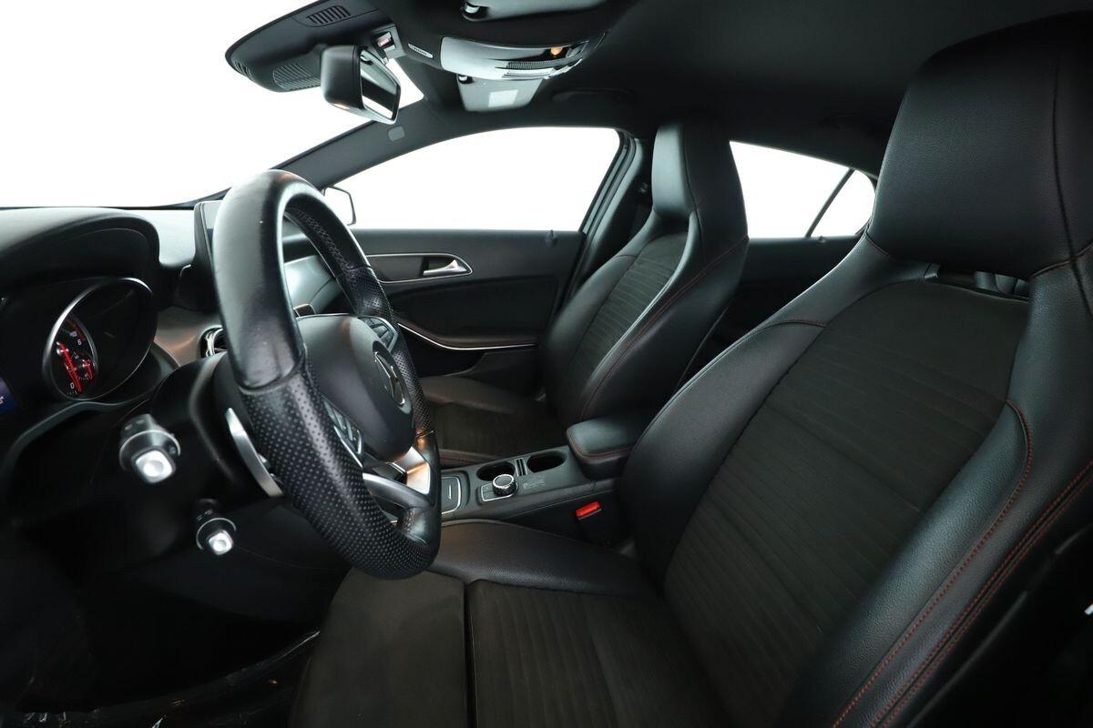 MERCEDES- BENZ GLA 200 D 136CV AMG PREMIUM PLUS 4MATIC