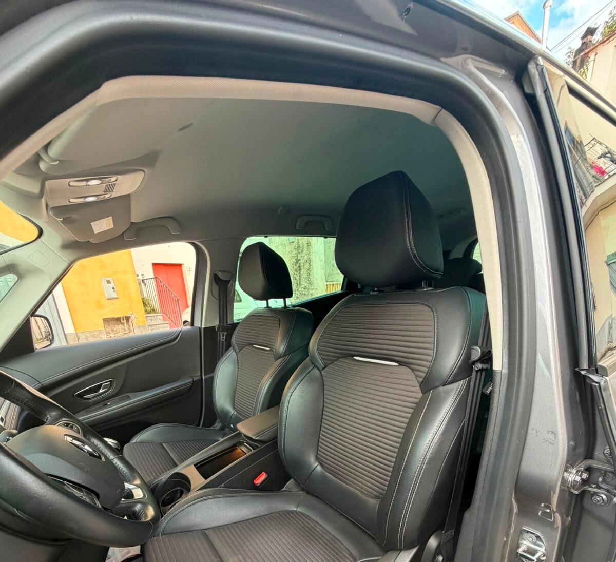 Renault Grand Scenic Blue dCi 120 CV Initiale Paris