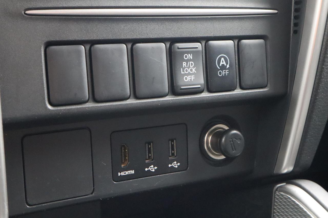 Mitsubishi L200 2.3 D Double Cab 4x4 Easy Select Invite Connect