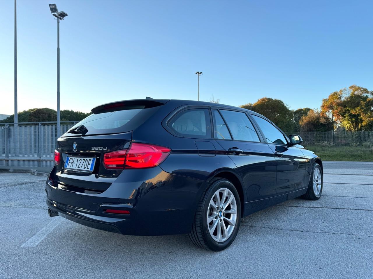 BMW 320d Automatic Touring XDRIVE - Navi 17