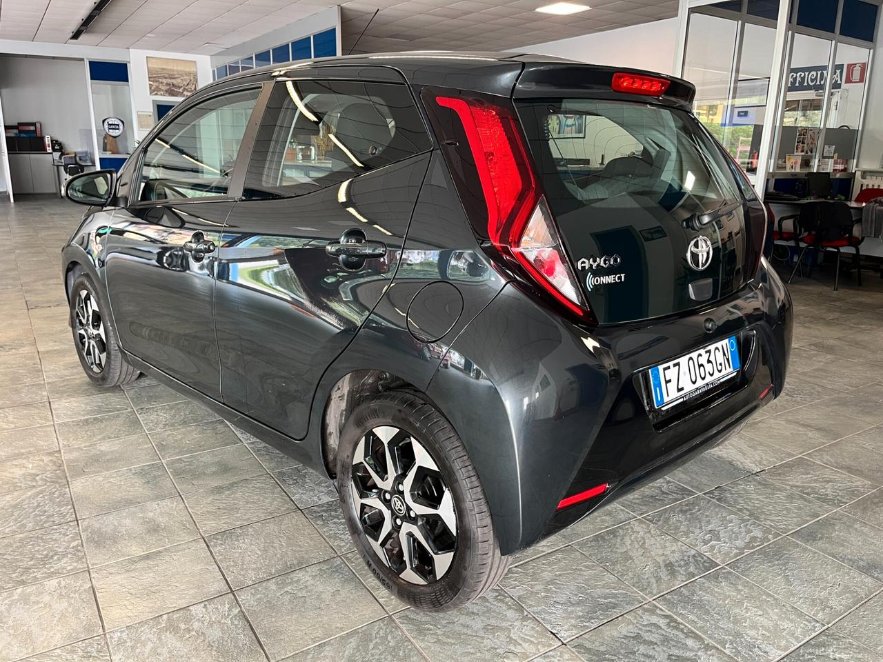 Toyota Aygo Connect 1.0 VVT-i 72 CV 5 porte x-clusiv