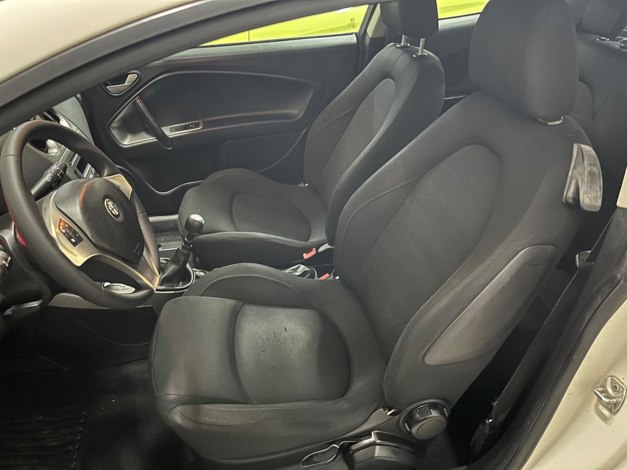 Alfa Romeo MiTo 1.4 M.air S&S Distinctive 2012