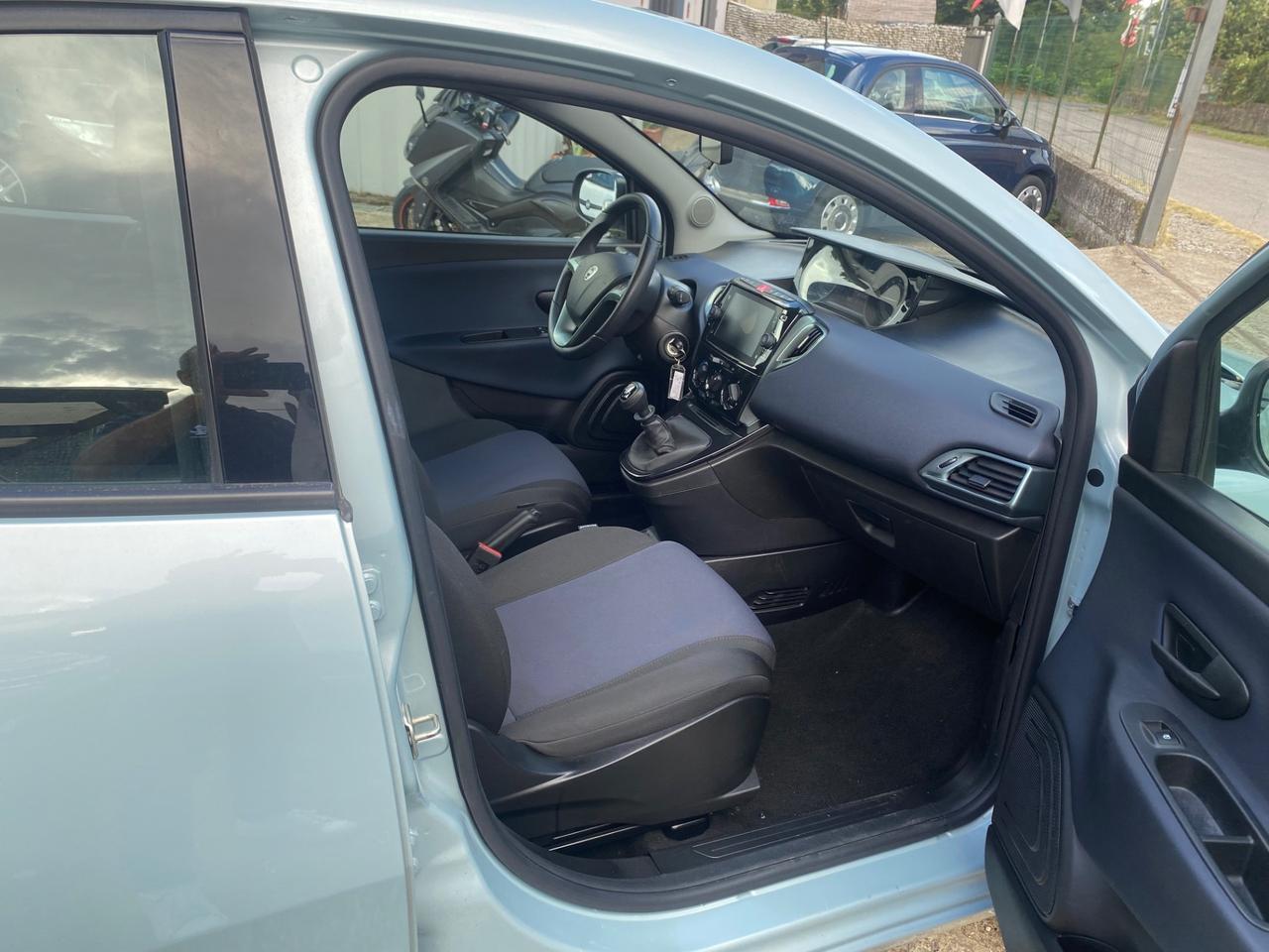 Lancia Ypsilon 1.0 FireFly 5 porte S&S Hybrid Gold