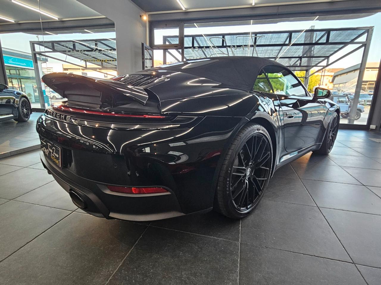 Porsche 992 CARRERA 992.2 CABRIO BLACK DAYTONA