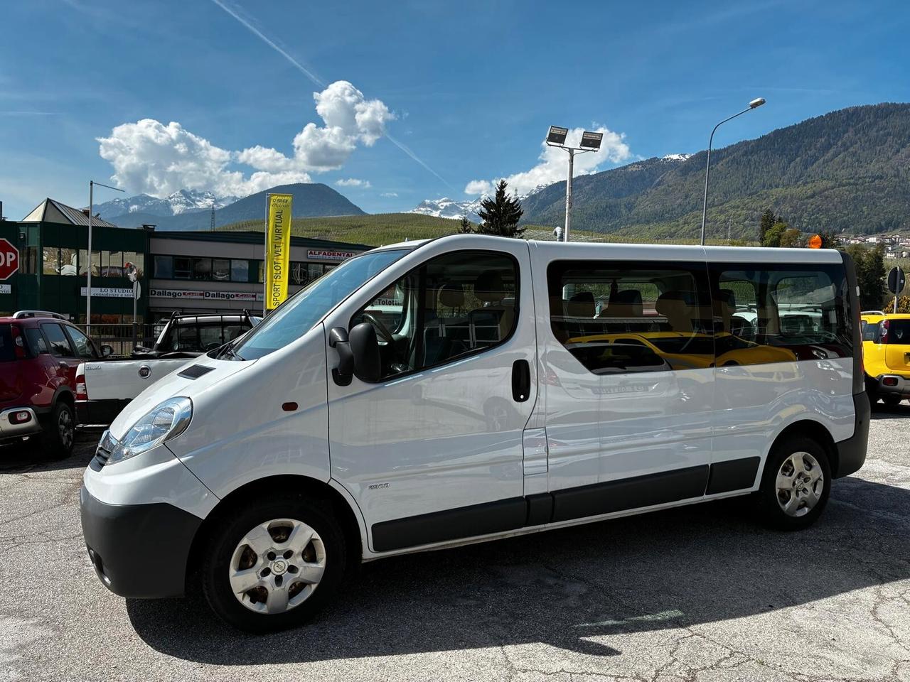OPEL VIVARO 9POSTI 2.0 DCI PASSO LUNGO - GANCIO TRAINO