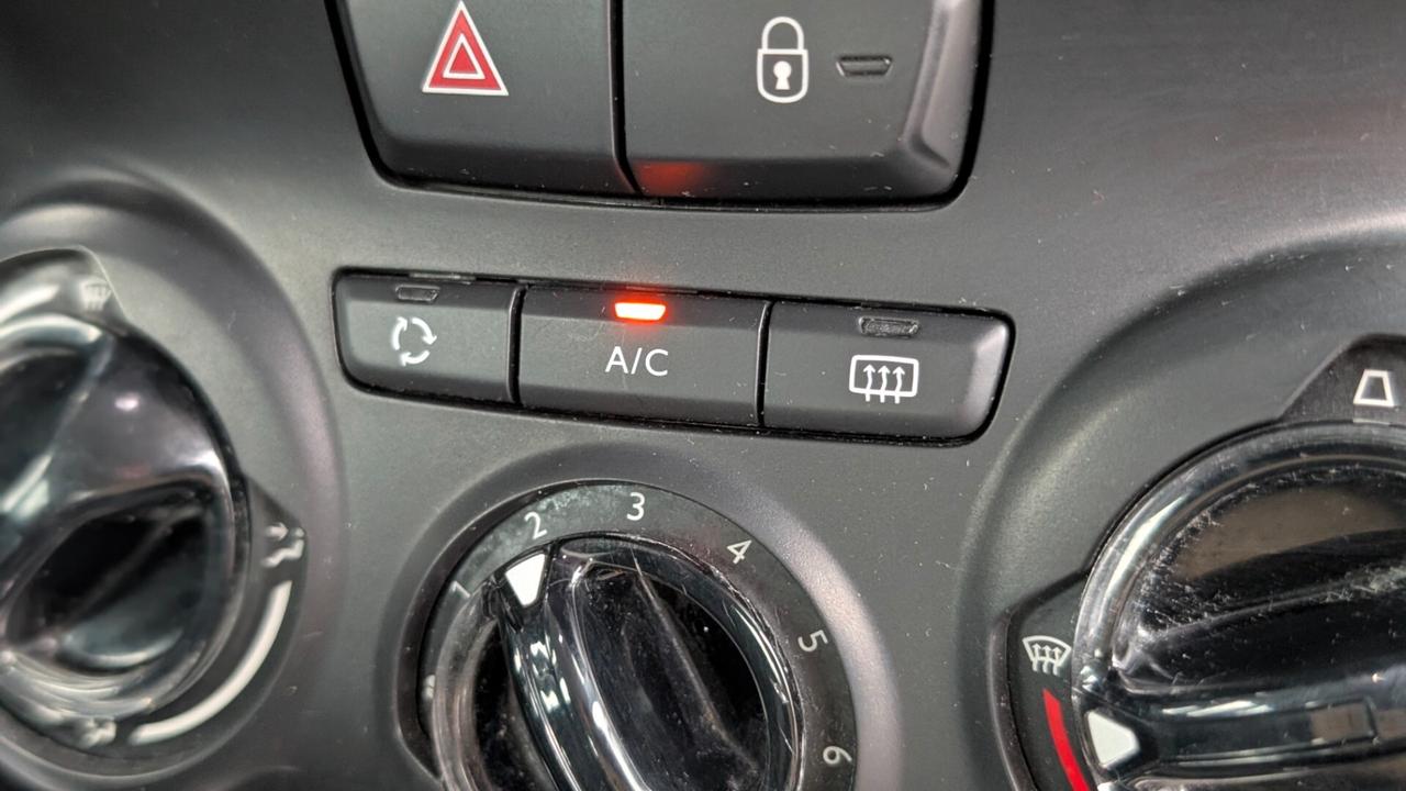 Peugeot 208 1.4 HDi 68 CV 5 porte Allure