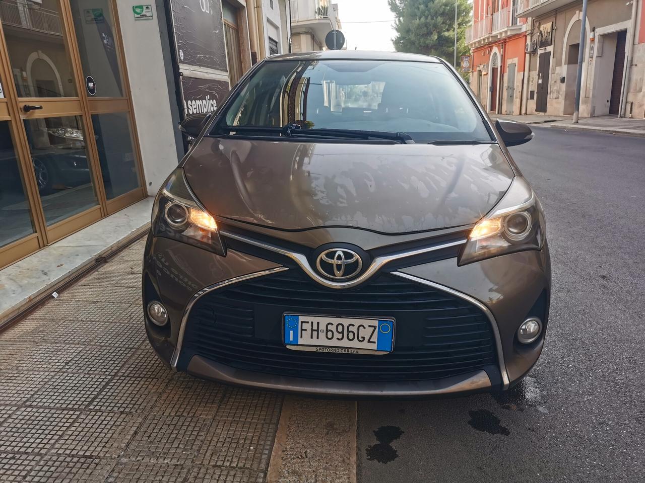 Toyota Yaris 1.0 70 CV 5 porte LOUNGE FULL CAMERA