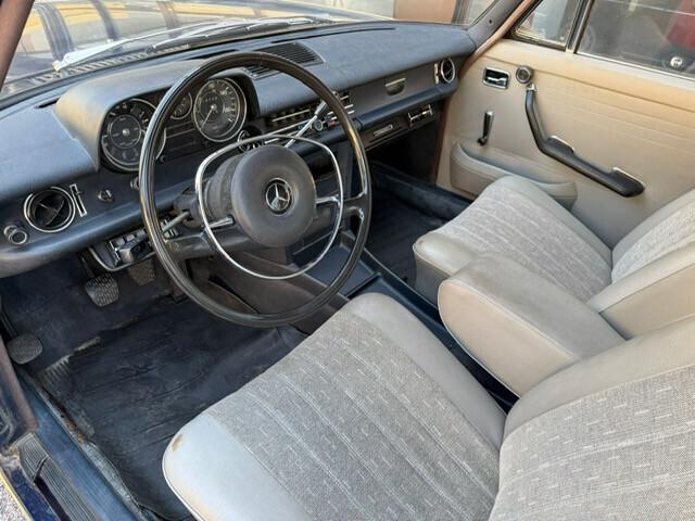 Mercedes 200/8 W115 '68 Prima Serie