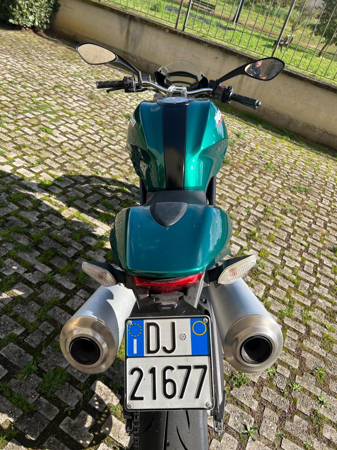 Ducati Monster 696