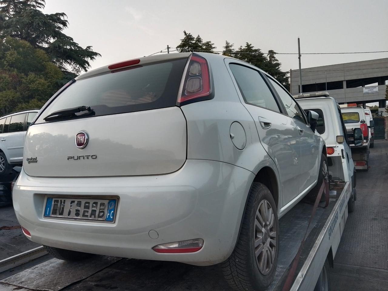 Fiat Punto Evo 1.4 metano incidentata