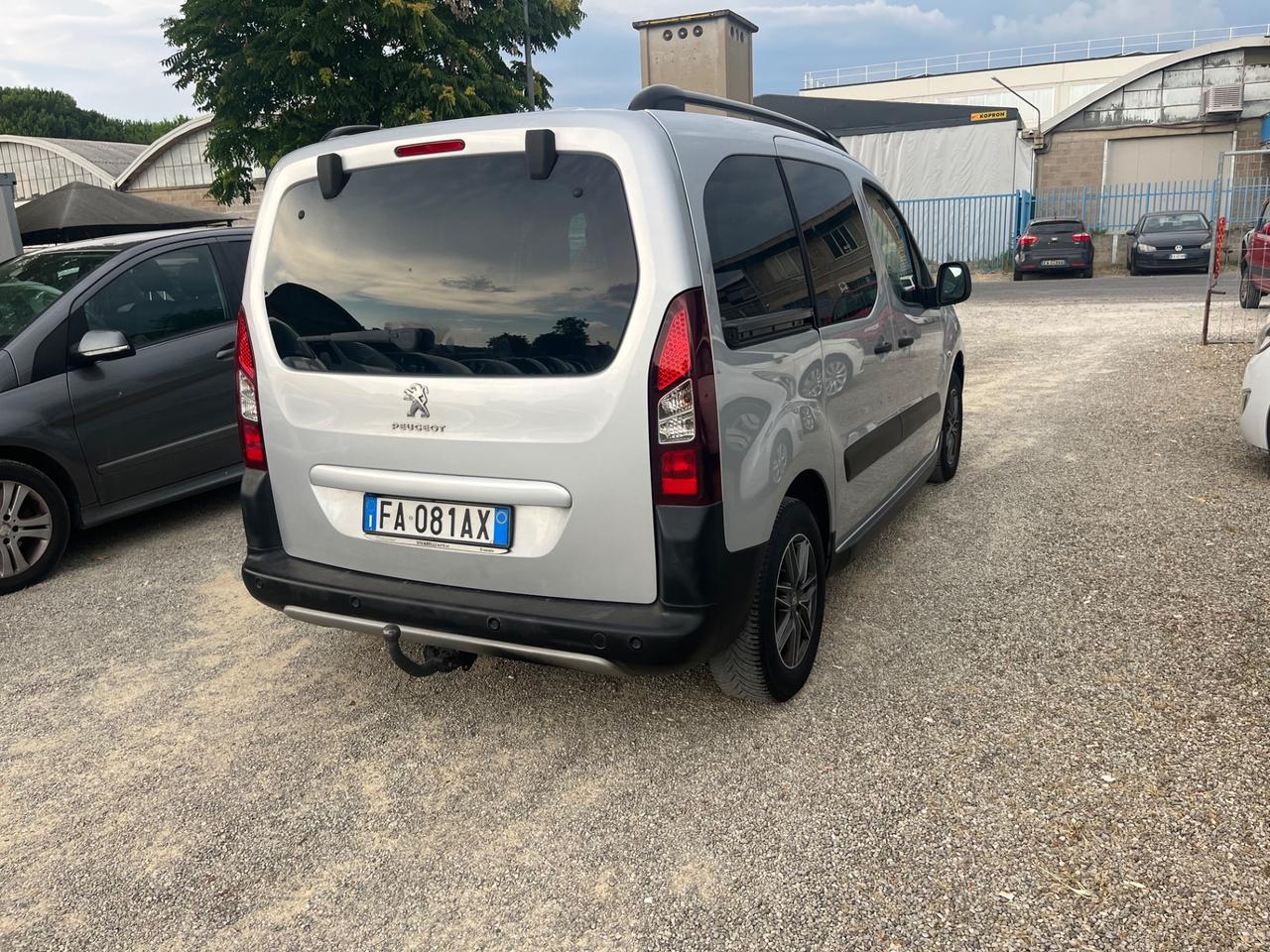 Peugeot Partner Tepee BlueHDi 120 S&S Outdoor