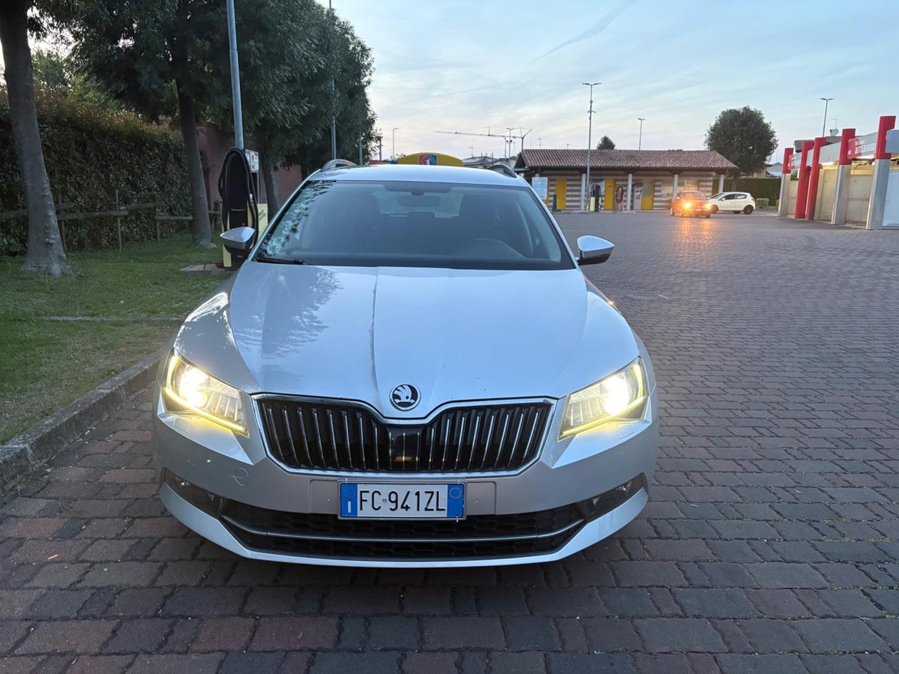 Skoda Superb 2.0 TDI DSG Wagon Style