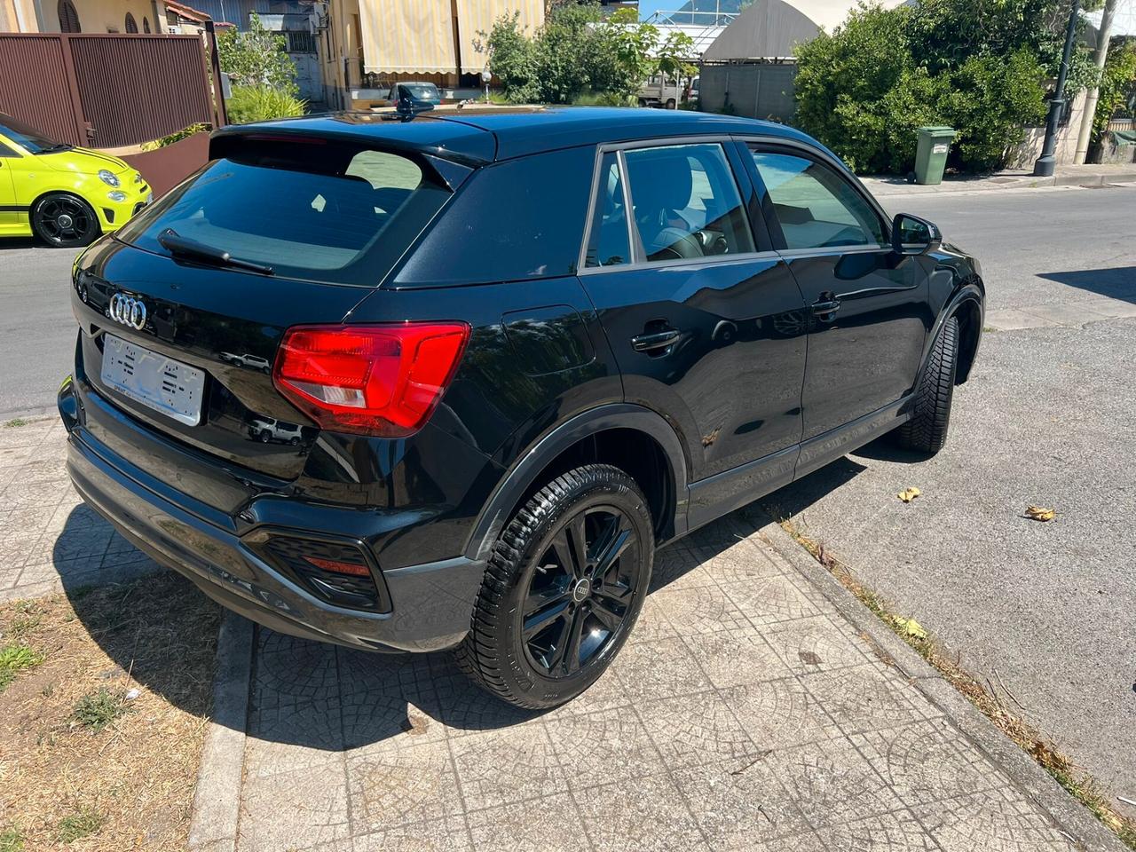 Audi Q2 30 TDI S tronic cockpit navigatore