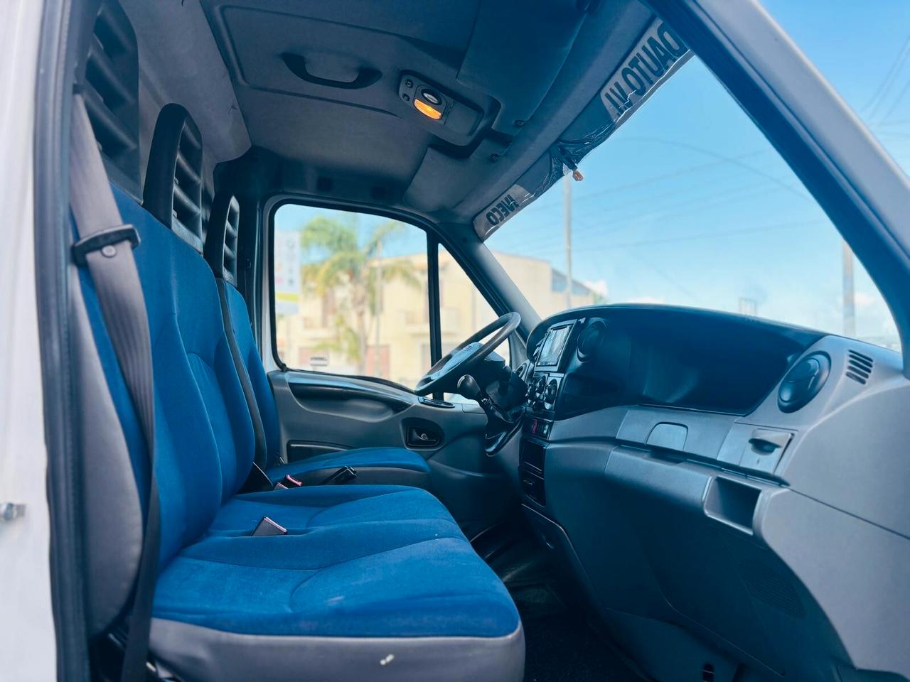 IVECO DAILY MINI VAN