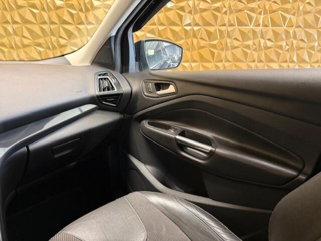 Ford Kuga 2.0 TDCI 150 CV S&S 4WD Powershift Titanium