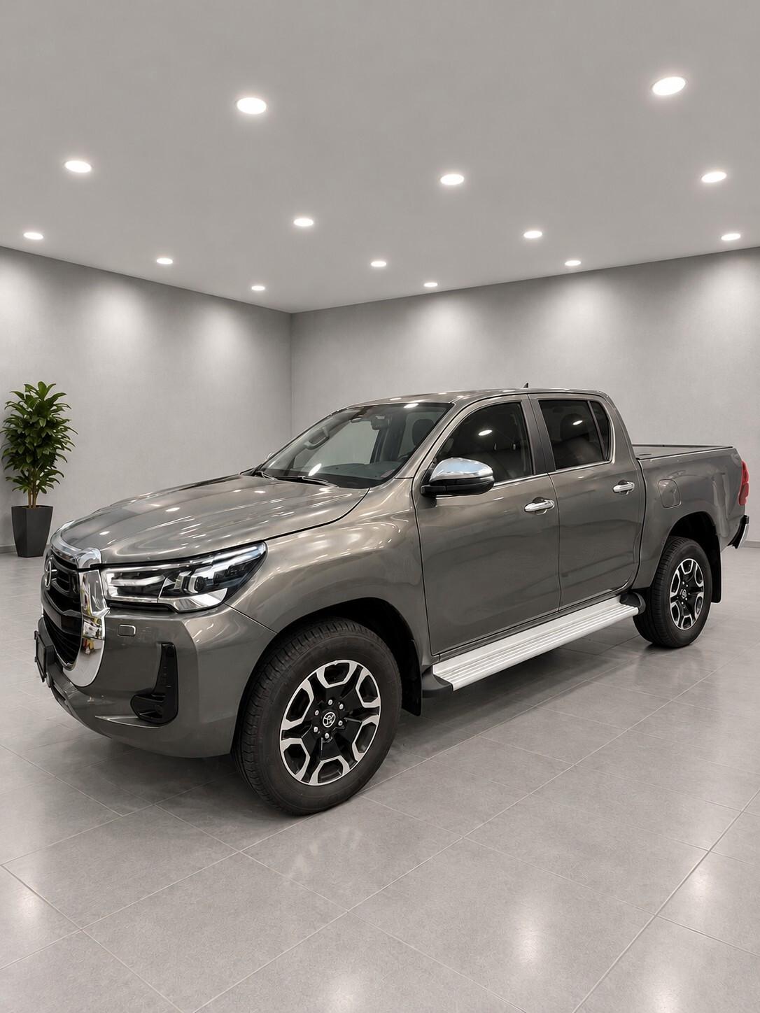 Toyota Hilux 2.8 D-4D A/T 4WD 48V 4 porte Double Cab Executive
