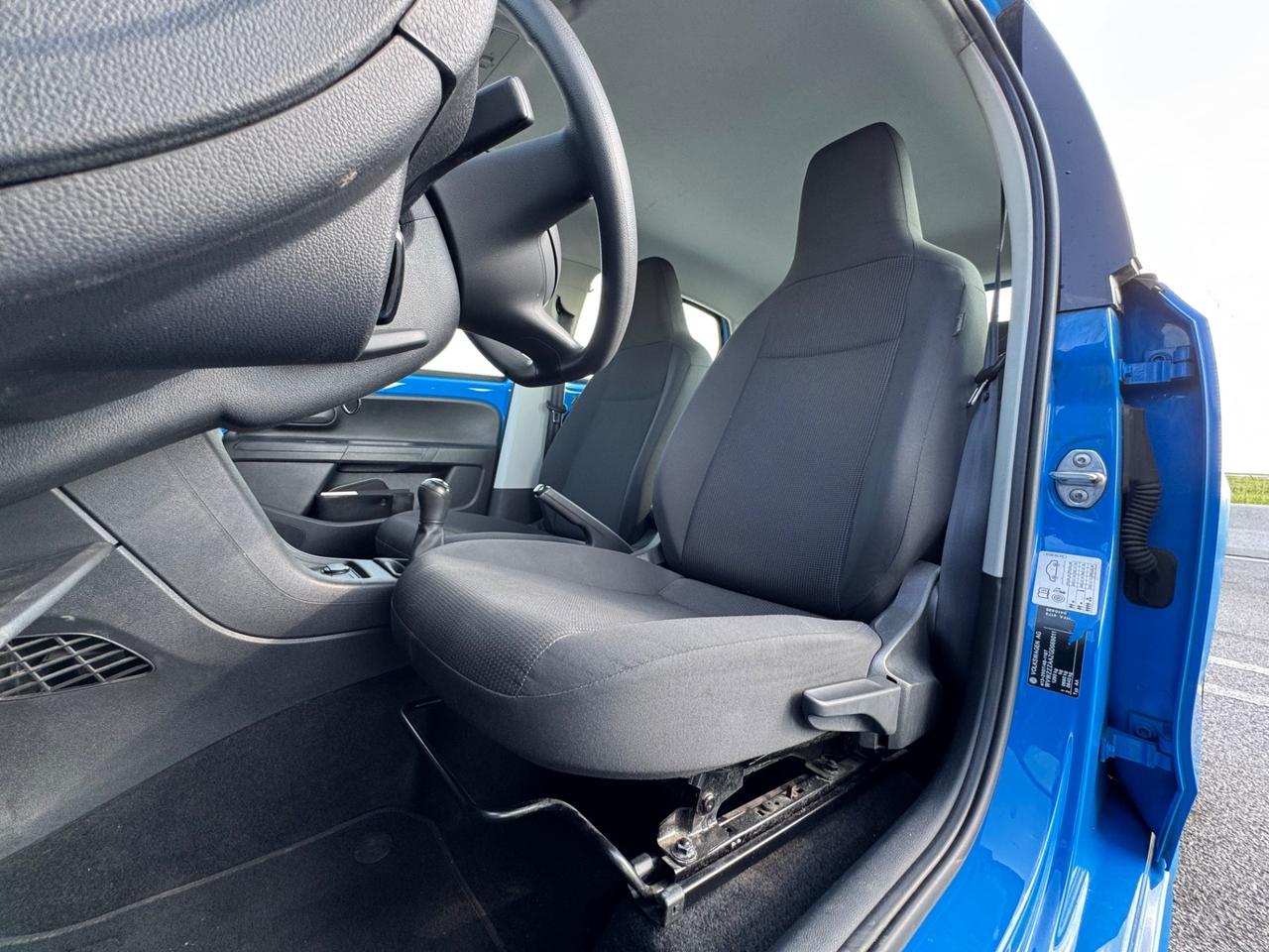 VOLKSWAGEN UP 1.0 BENZINA NEO PATENTATI KM REALI 12 MESI DI GARANZIA