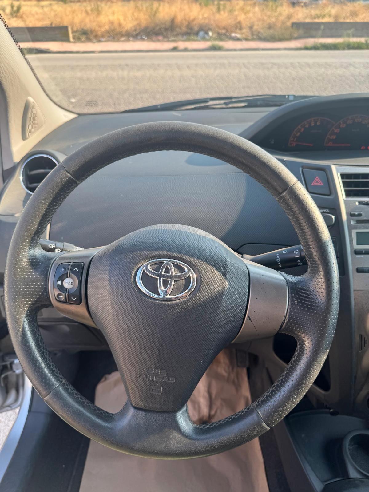 Toyota Yaris 1.4 D-4D DPF 5 porte Sol