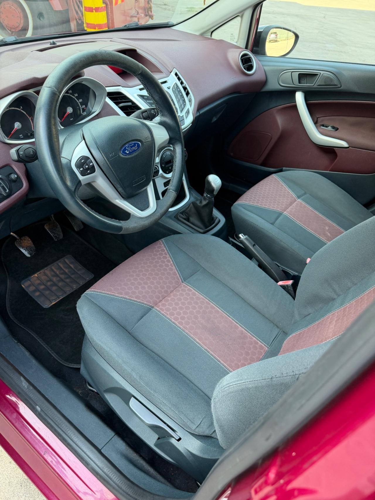 Ford Fiesta 1.4 TDCi 68CV 5 porte Titanium