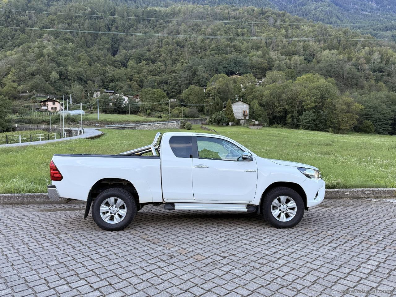 TOYOTA Hilux 2.4 D-4D 4WD 2p. EXTRA CAB CAMERA SENS PARK