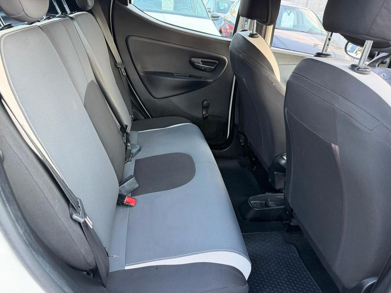 Lancia Ypsilon 1.2 69 CV 5 porte Elefantino-2015
