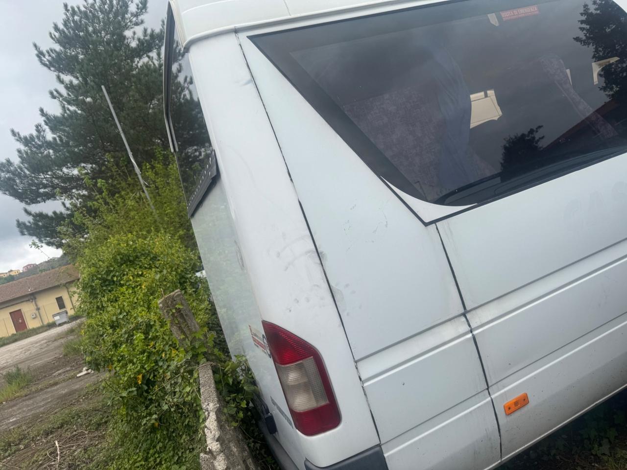 Mercedes Benz 17 posti motore nuovo