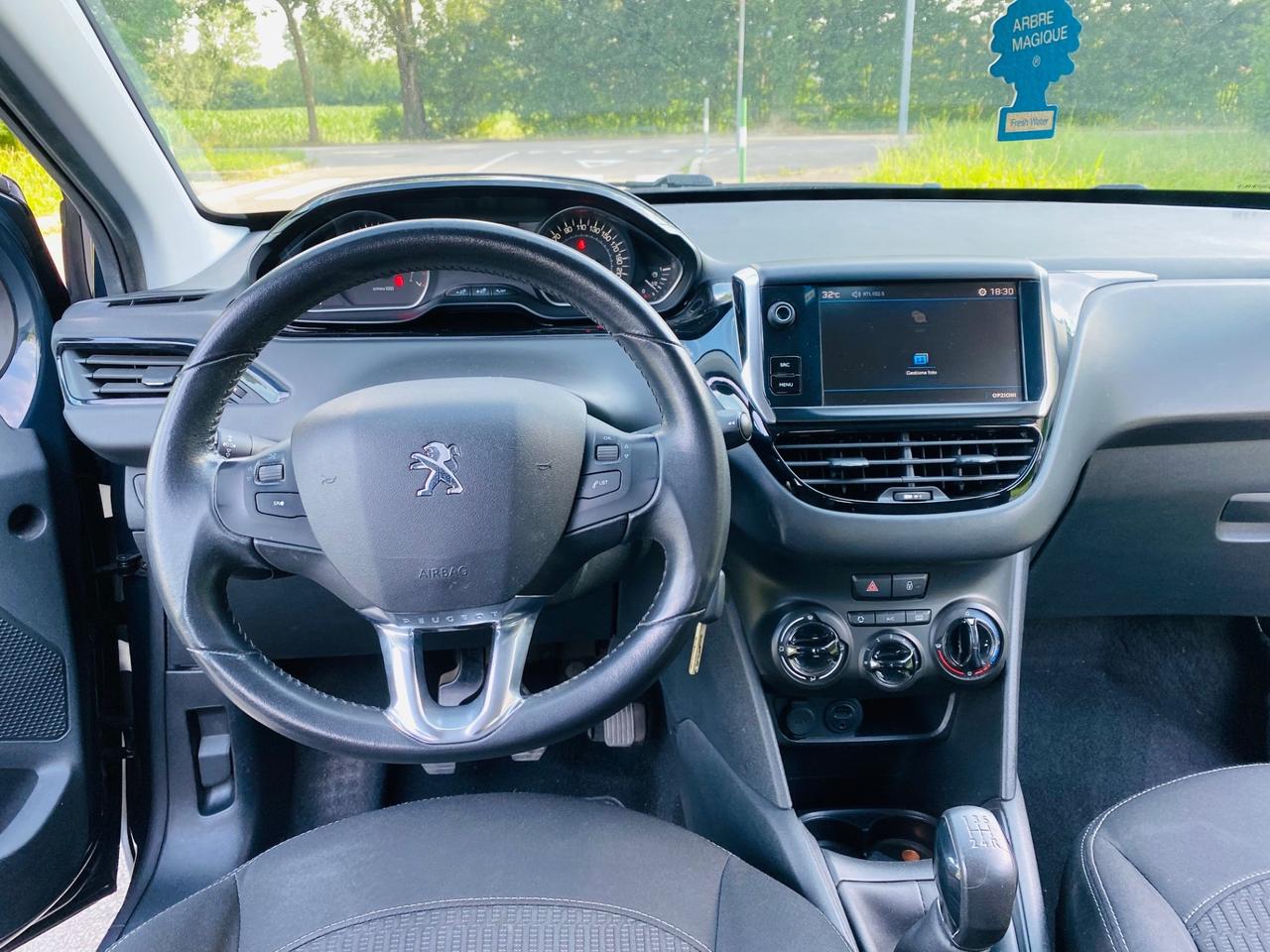 Peugeot 208 PureTech 82 5 porte Allure