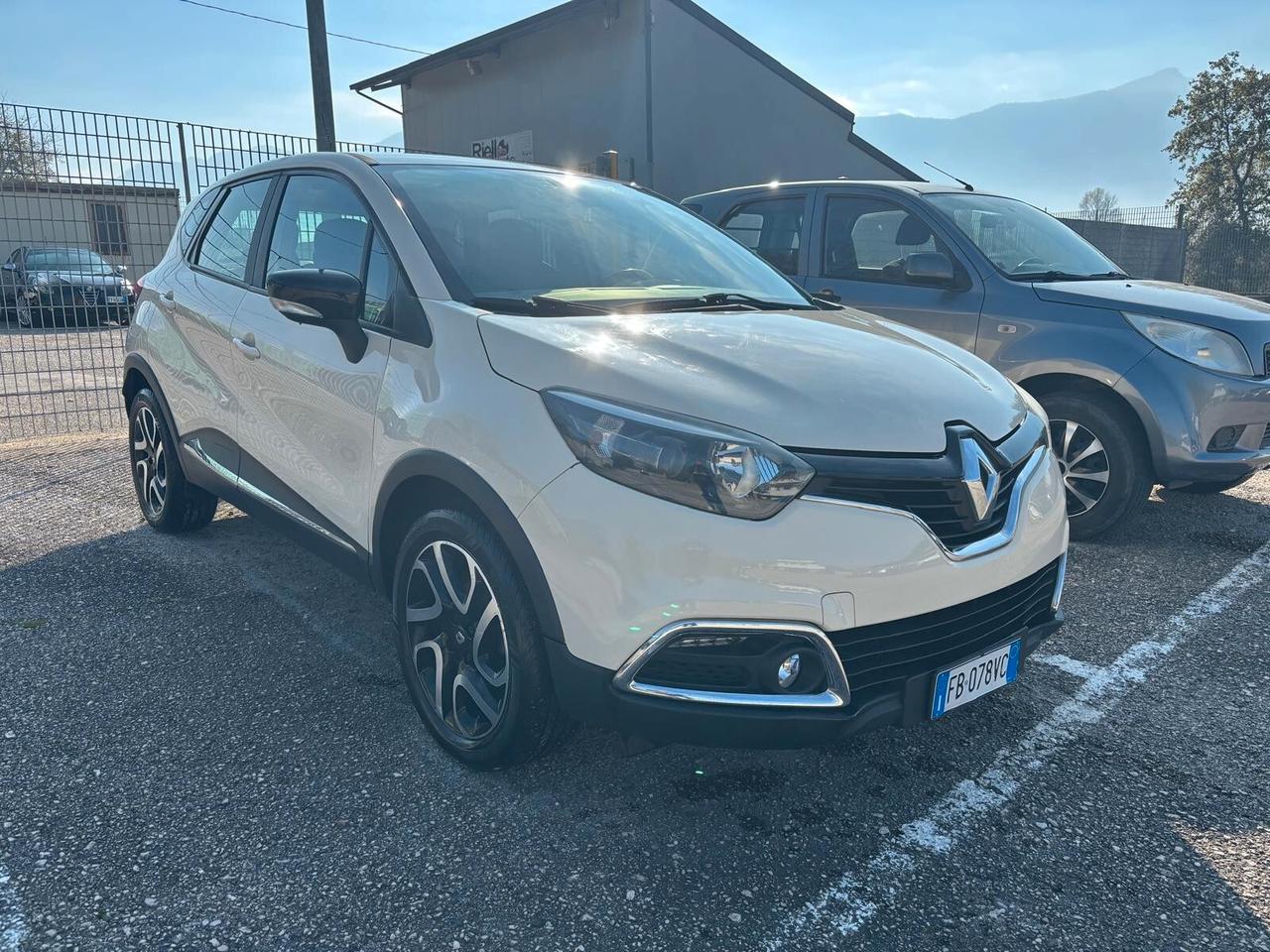 Renault Captur 900 TCe INTENS - 2015
