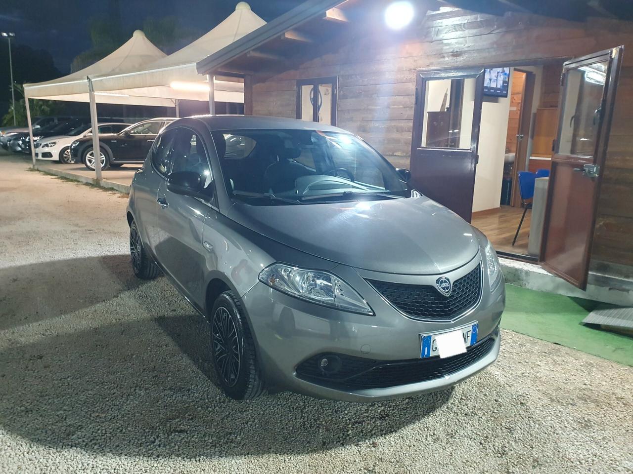 Lancia Ypsilon 1.0 FireFly 5 porte S&S Hybrid Ecochic Gold