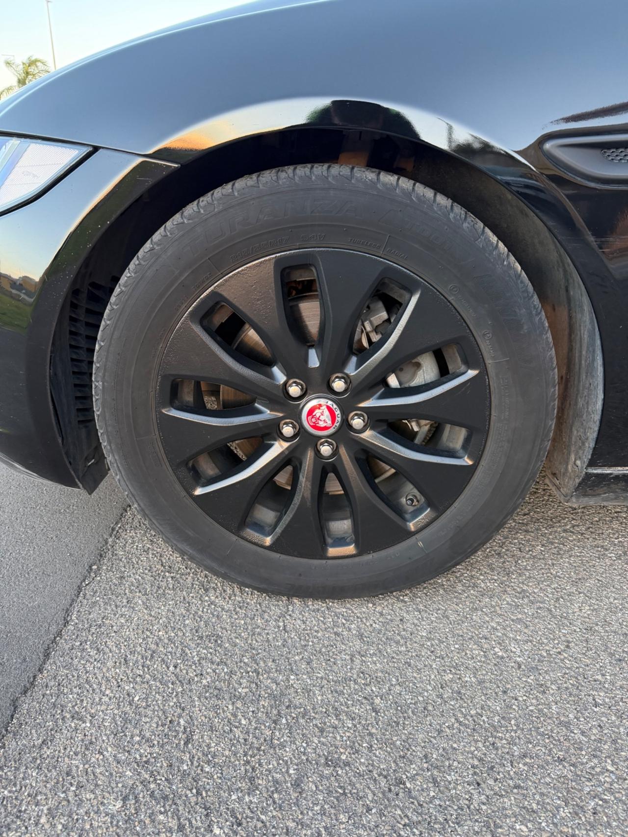 Jaguar XE 2.0 D Turbo aut. Pure