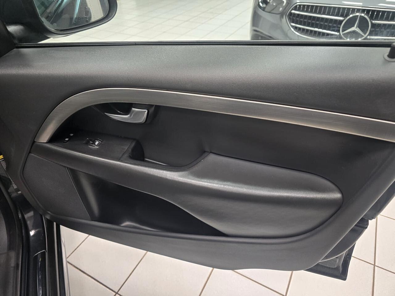 Volvo V70 2.4 d5 185 cv Momentum 2009