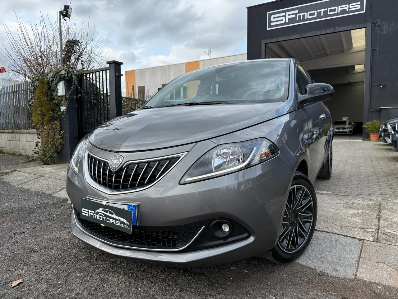 Lancia Ypsilon 1.0 FireFly 5 porte S&S Hybryd Gold