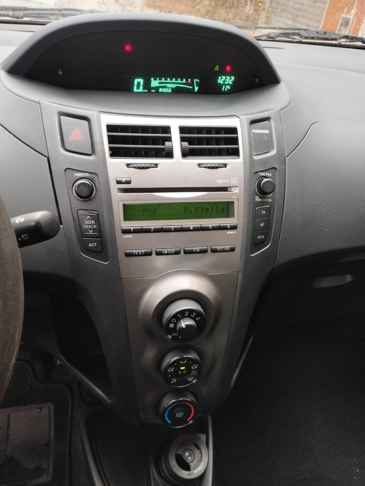 Toyota Yaris 1.0 5 porte Sol