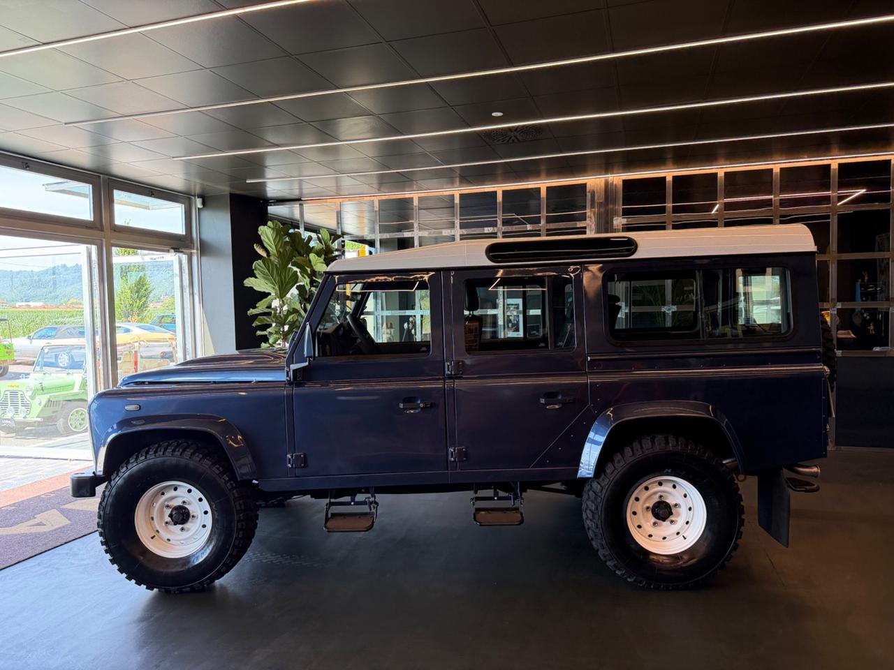 Land Rover Defender 110 2.4 TD4 Station Wagon "The World's Style"