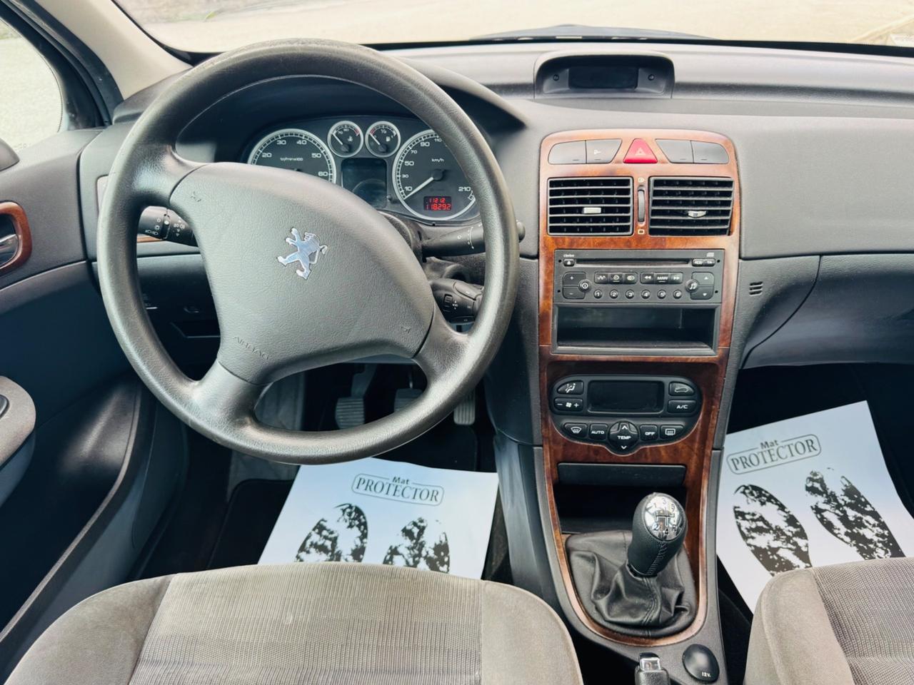 Peugeot 307 1.4 benzina 2005 110.000km neo patentati