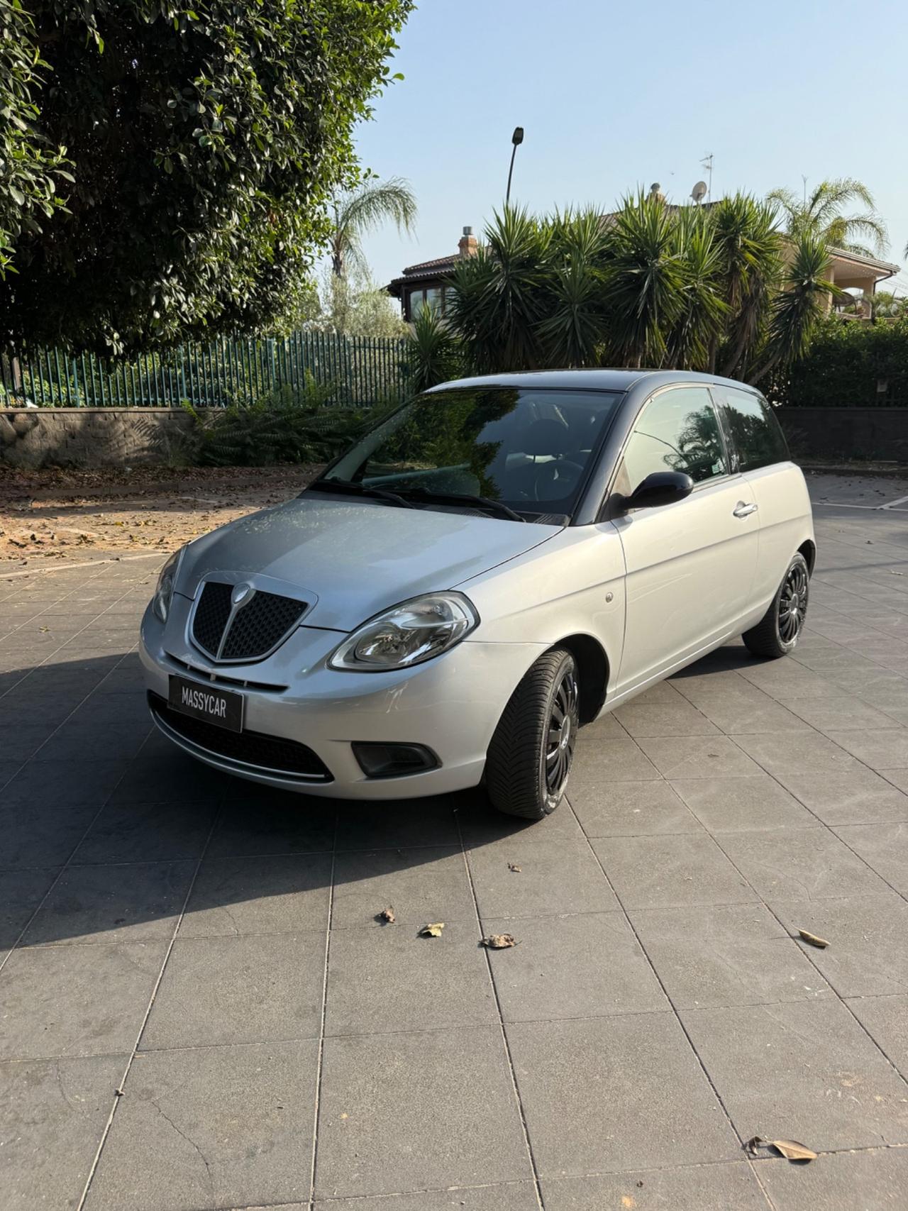 Lancia Ypsilon 1.2 Oro Bianco