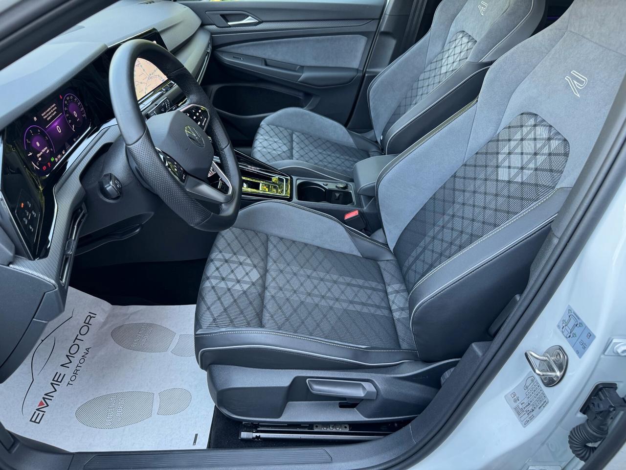 Volkswagen Golf 2.0 TDI 150CV DSG R-Line / MATRIX / NO VINCOLI