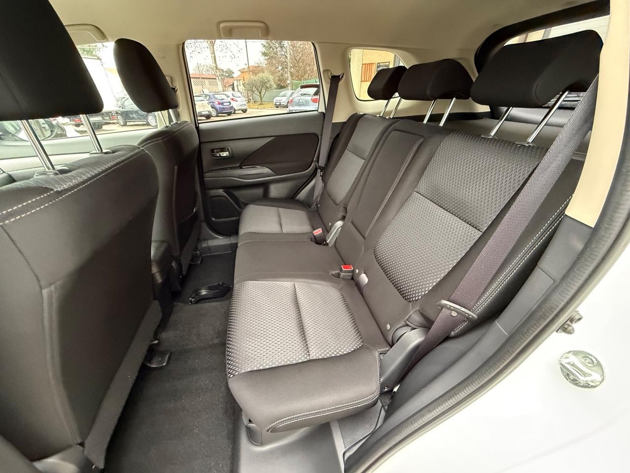 Mitsubishi Outlander 2.0 MIVEC 2WD Intense