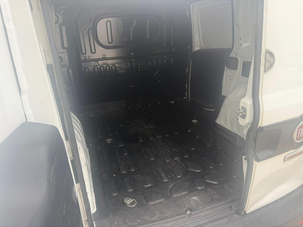 FIAT DOBLÒ CARGO / 2022/ 4P / VETT. FURGONATA LOUNGE 1.6 MJET 105CV E6D-F SeS
