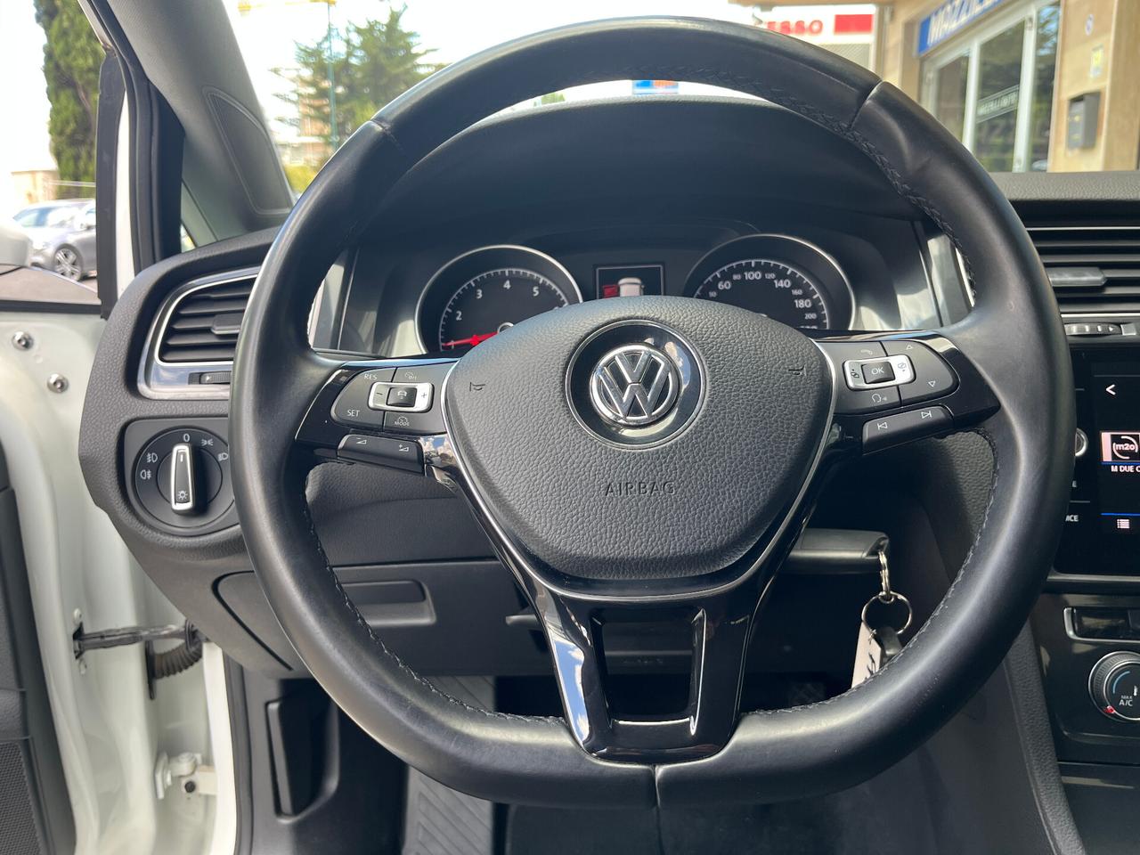Volkswagen Golf 1.0 TSI 110 CV 5p.
