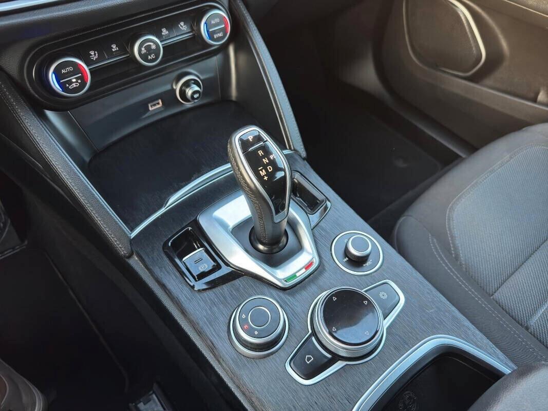 Alfa Romeo Stelvio 2.2 Turbodiesel 160 CV AT8 RWD Business 2021