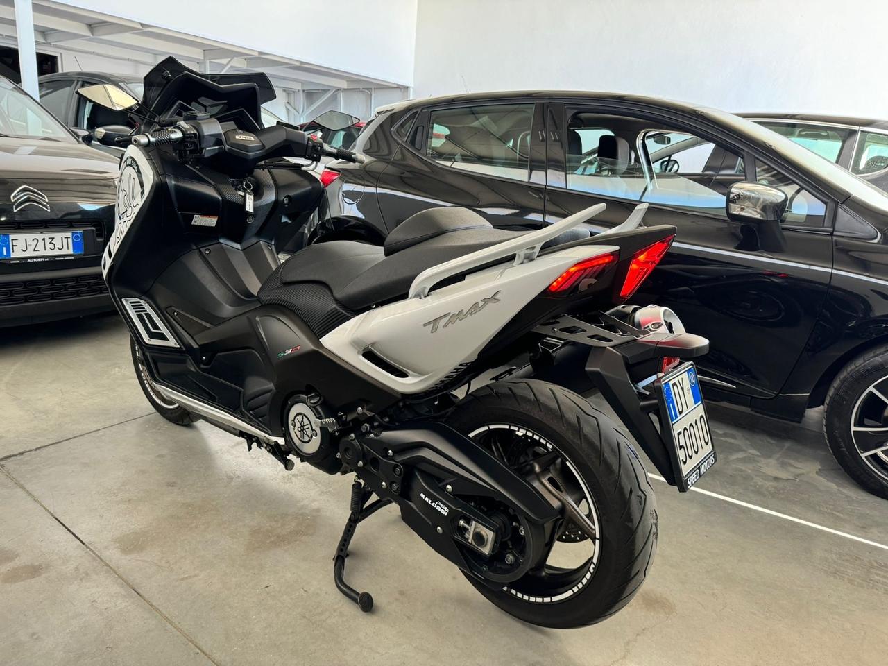 YAMAHA TMAX 530